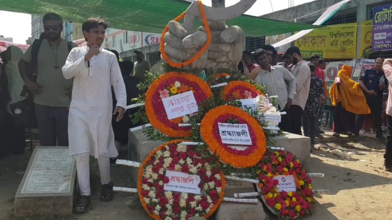 রানা প্লাজা ট্র্যাজেডির ১০ বছর পূর্ণে স্মৃতিস্তম্ভে শ্রদ্ধা স্বজনদের