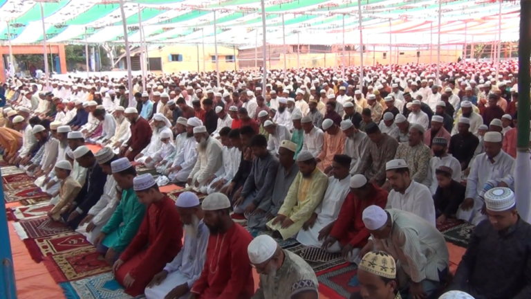 সাতক্ষীরায় যথাযথ মর্যাদায় ঈদুল ফিতর পালন
