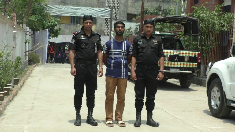 নারায়ণগঞ্জে ফেনসিডিলসহ এক মাদক ব্যবসায়ী গ্রেফতার
