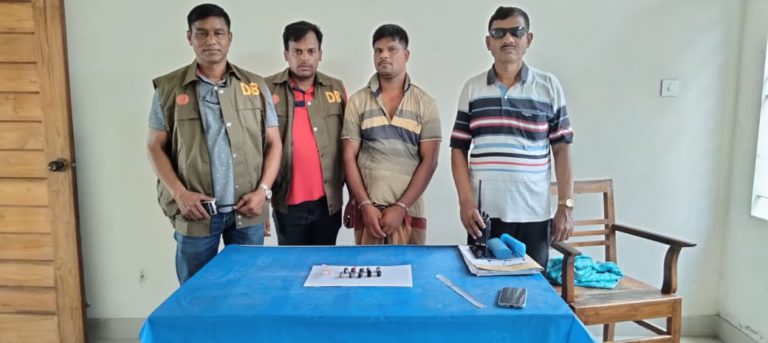 পেটের ভেতর ৬০০ পিস ইয়াবাসহ মাদক ব্যবসায়ী গ্রেফতার