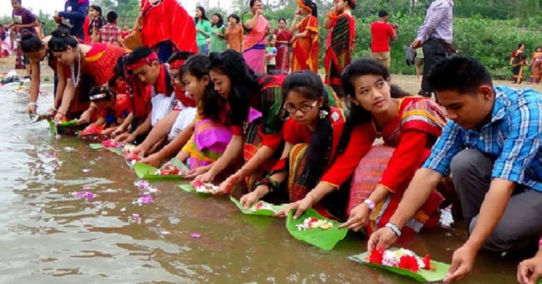 বৈসাবি উৎসবে মেতেছে পাহাড়িরা