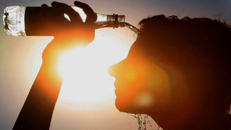 পটুয়াখালীতে ভ্যাপসা গরমে দিশেহারা নিম্ন আয়ের মানুষ