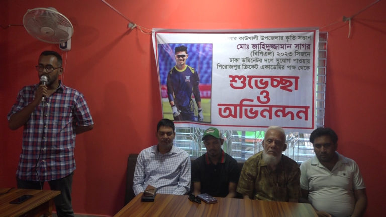 ঢাকা ডমিনেটর দলে সুযোগ, সংবর্ধনা পেলেন পিরোজপুরের সাগর