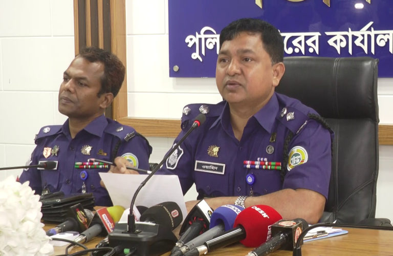 বরিশালের বিকাশ প্রতারক চক্রের সদস্য ঢাকায় গ্রেফতার