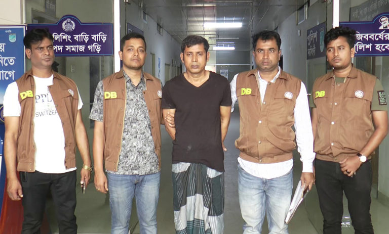 নরসিংদীতে ছিনতাইয়ের অভিযোগে গ্রেফতার ১