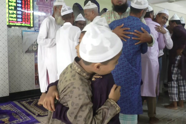 বরিশালের বিভিন্ন এলাকায় আগাম ঈদের জামাত অনুষ্ঠিত