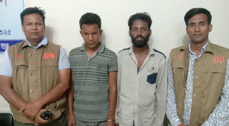 মানিকগঞ্জে হেরোইনসহ আটক ২
