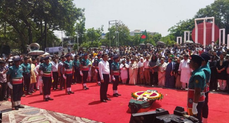 ডা. জাফরুল্লাহ চৌধুরীকে গার্ড অব অনার প্রদান