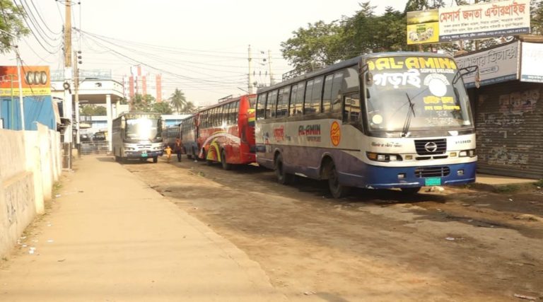 কুষ্টিয়ায় চতুর্থ দিনের মত বাস ধর্মঘট চলছে