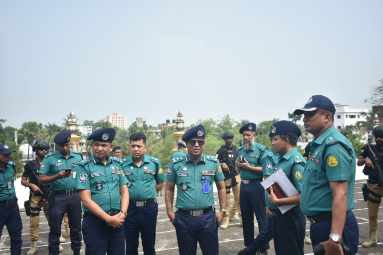 সিলেটে ঈদের জামাতে পুলিশের কঠোর নিরাপত্তা