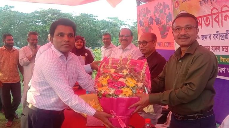 সূর্যমুখী প্রদর্শনীভূক্ত কৃষকদের সঙ্গে মতবিনিময় সভা