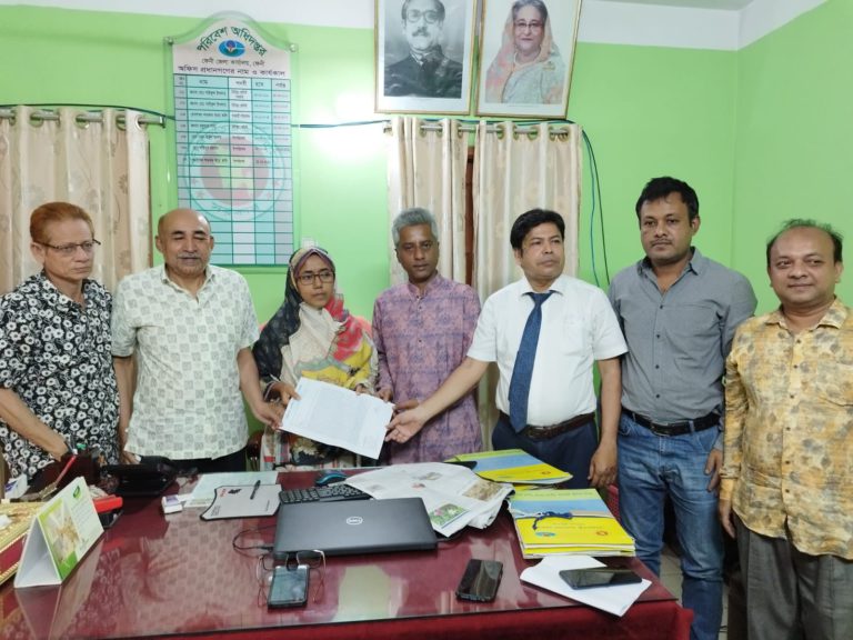ফেনীকে পলিথিন মুক্ত করার দাবিতে পরিবেশ অধিদপ্তরে স্মারকলিপি