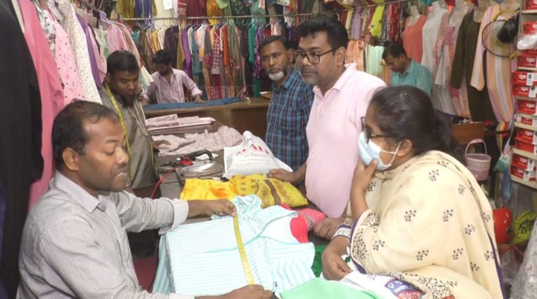 ঈদ যত ঘনিয়ে আসছে দর্জির দোকানে বাড়ছে ততই ব্যস্ততা