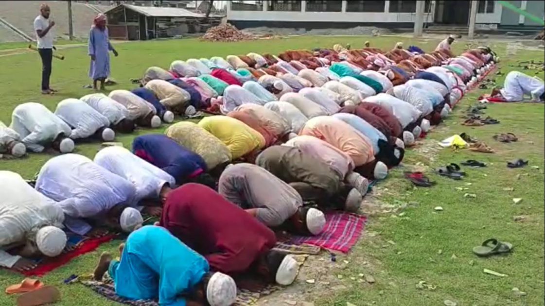 পটুয়াখালীতে বৃষ্টি কামনায় ইসতিসকার নামাজ আদায়
