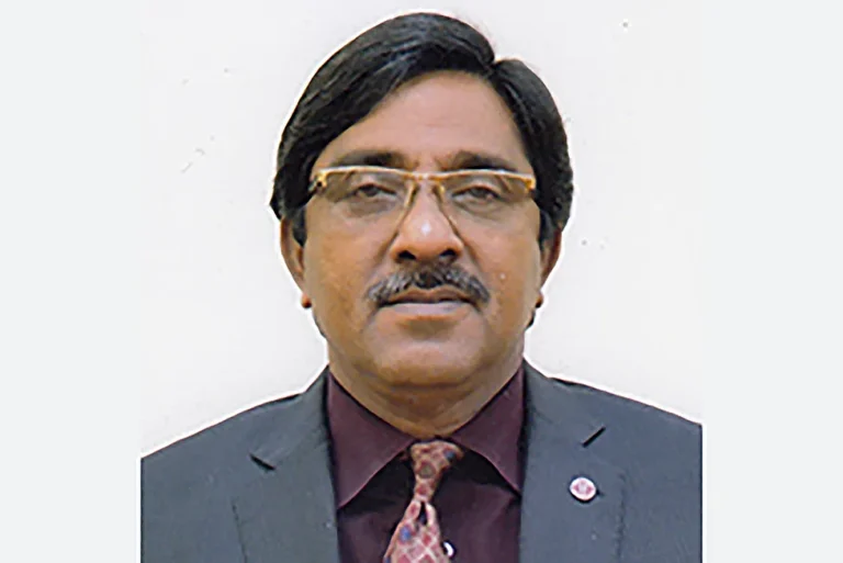 বঙ্গবাজারে ঘটনাস্থল পরিদর্শন করেন মানবাধিকার কমিশনের চেয়ারম্যান