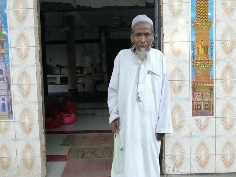 বয়স শতবছর হলেও রাখেন রোজা, বিনা বেতনে ২৫ বছর মুয়াজ্জিন