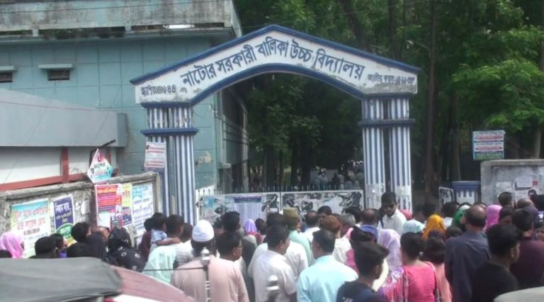 নাটোরে সুষ্ঠু পরিবেশে এসএসসি ও সমমানের পরীক্ষা