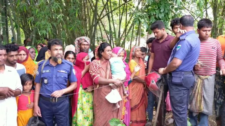 স্বামীর উপর অভিমান করে গৃহবধুর আত্মহত্যা