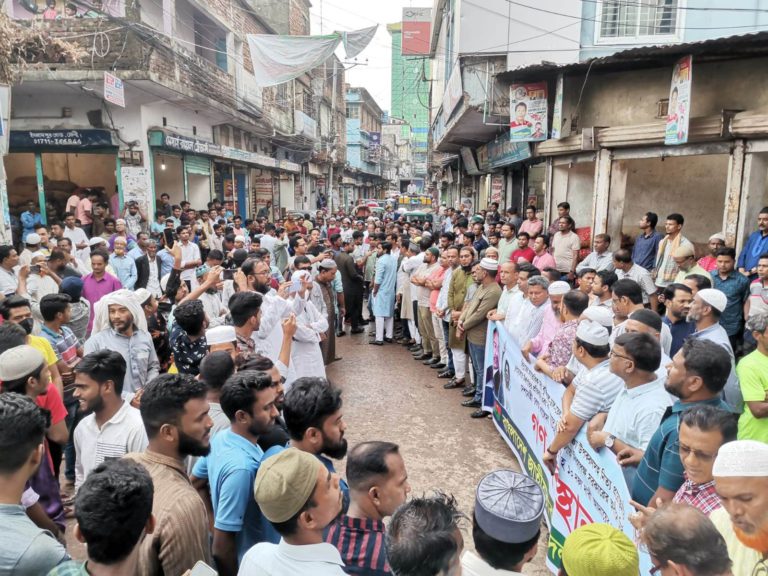 ফেনীতে নিত্য প্রয়োজনীয় দ্রব্যমূল্যের উর্ধ্বগতির প্রতিবাদে বিএনপির গণ-অবস্থান কর্মসূচি