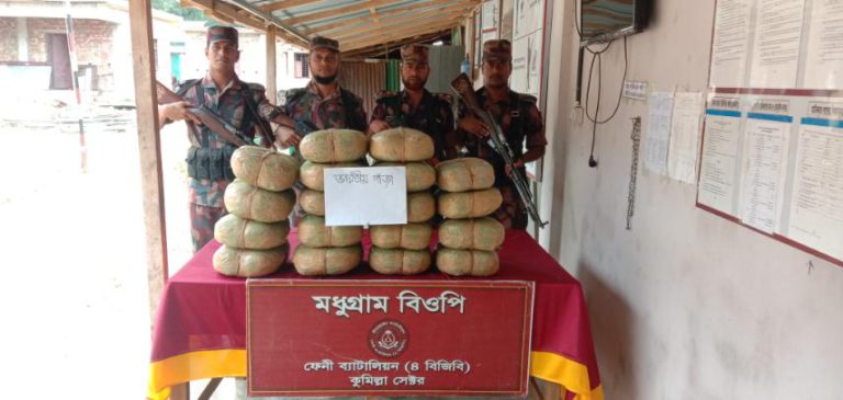 ৬৪ কেজি গাঁজা ফেলে পালালো চোরাকারবারিরা