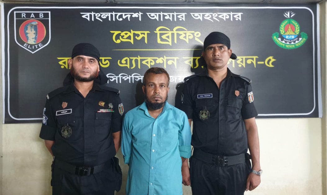 নওগাঁয় তিনশ পিস টাপেন্টাডল ট্যাবলেটসহ যুবক আটক
