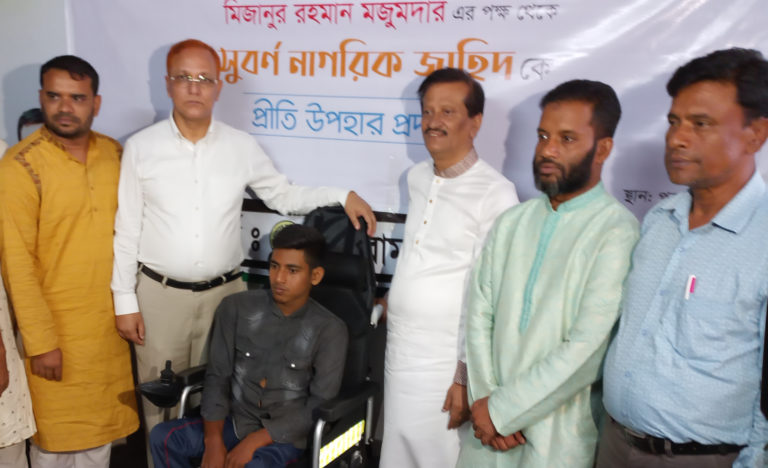 ফেনীর শারীরিক প্রতিবন্ধী জাহিদ পেলো হুইলচেয়ার