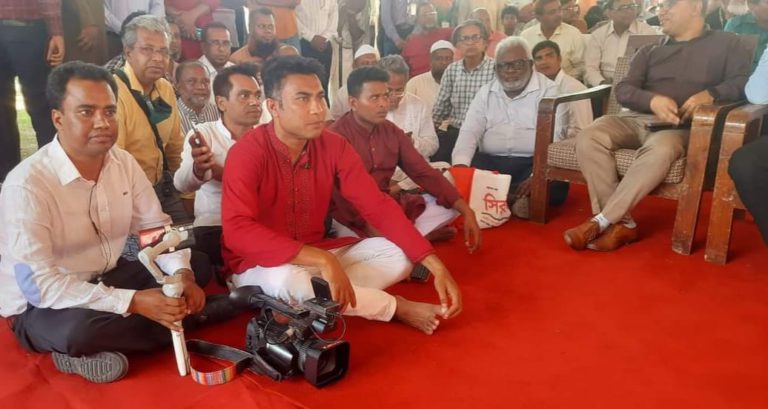 কবিগুরুর জন্মবার্ষিকী অনুষ্ঠানে সাাংবাদিকদের অ-সম্মানিত, আন্দোলনের ডাক নওগাঁর সাংবাদিকদের