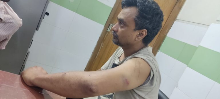 বাগেরহাটে ব্যবসায়ীকে চোর আখ্যা দিয়ে ছাত্রলীগ নেতার নির্যাতন