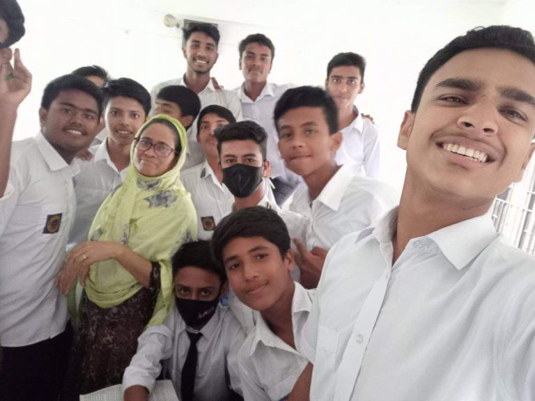 কুমিল্লার লাকসামে ট্রেনে কাটা পড়ে স্কুল শিক্ষিকার মৃত্যু