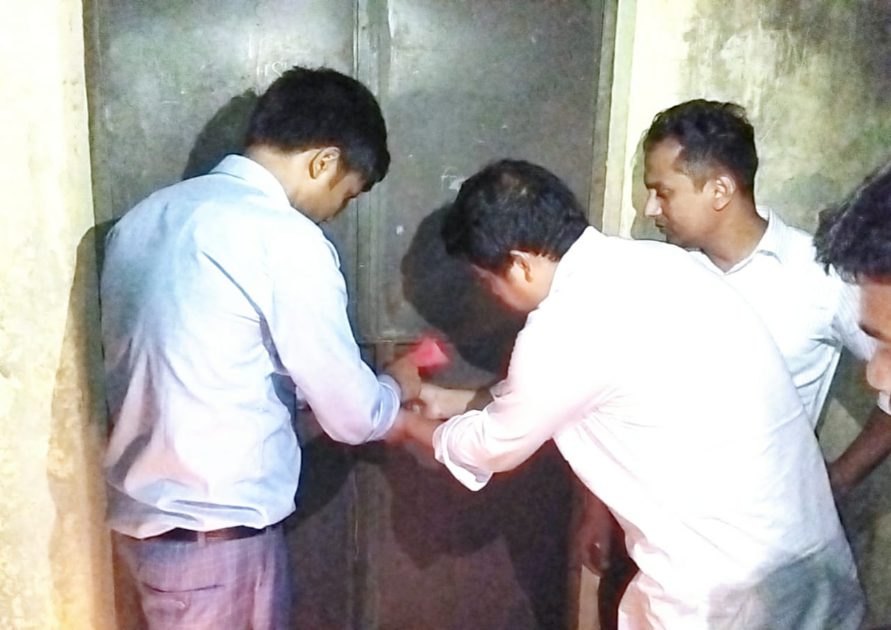 কোচিং করানোর দায়ে চার শিক্ষককে অব্যাহতি, কোচিং সেন্টার সিলগালা
