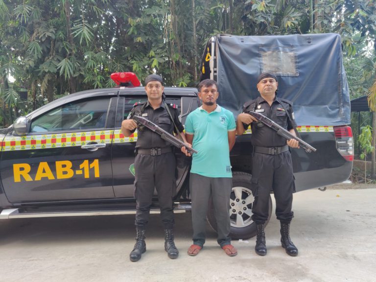 বীর মুক্তিযোদ্ধা হত্যা মামলায় মৃত্যুদন্ড প্রাপ্ত আসামীকে গ্রেফতার করেছে র‍্যাব