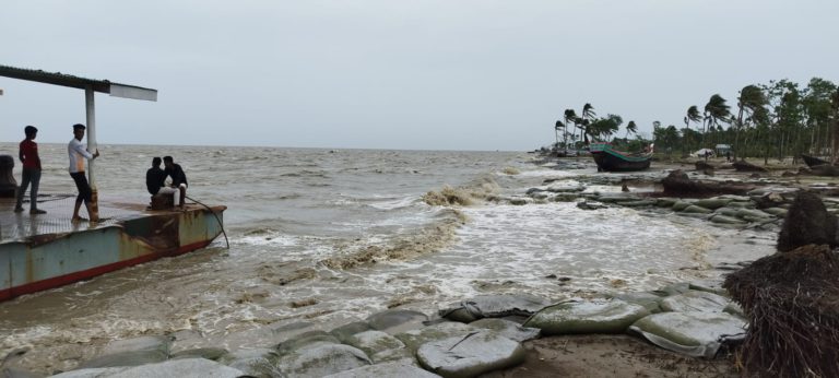 মেঘনায় বেড়েছে জোয়ার, নিম্নাঞ্চল প্লাবিত হওয়ার আশংকা