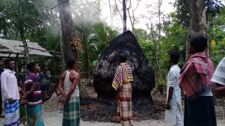 ‘আমগো ঘুমের মধ্যে পোড়াইয়া মারতে চাইছিল’