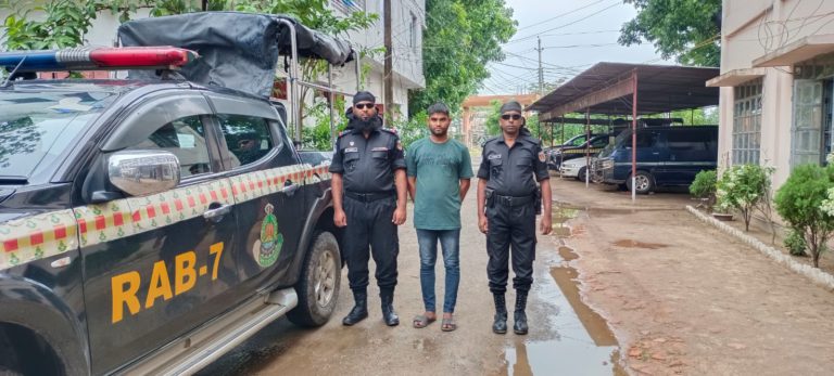 ফেনীতে ৪ হাজার ইয়াবাসহ মাদক কারবারী আটক