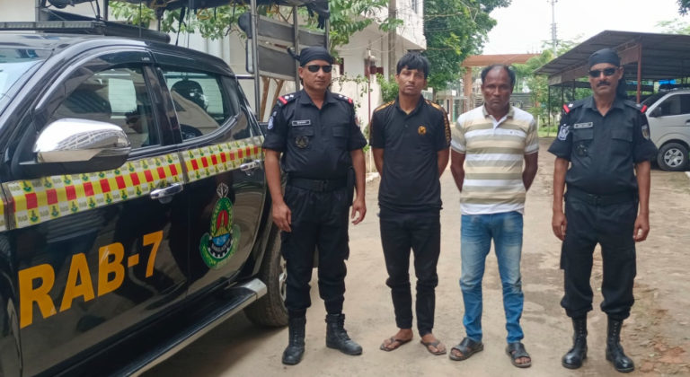ফেনীতে ৬ লাখ টাকার ইয়াবাসহ আটক ২