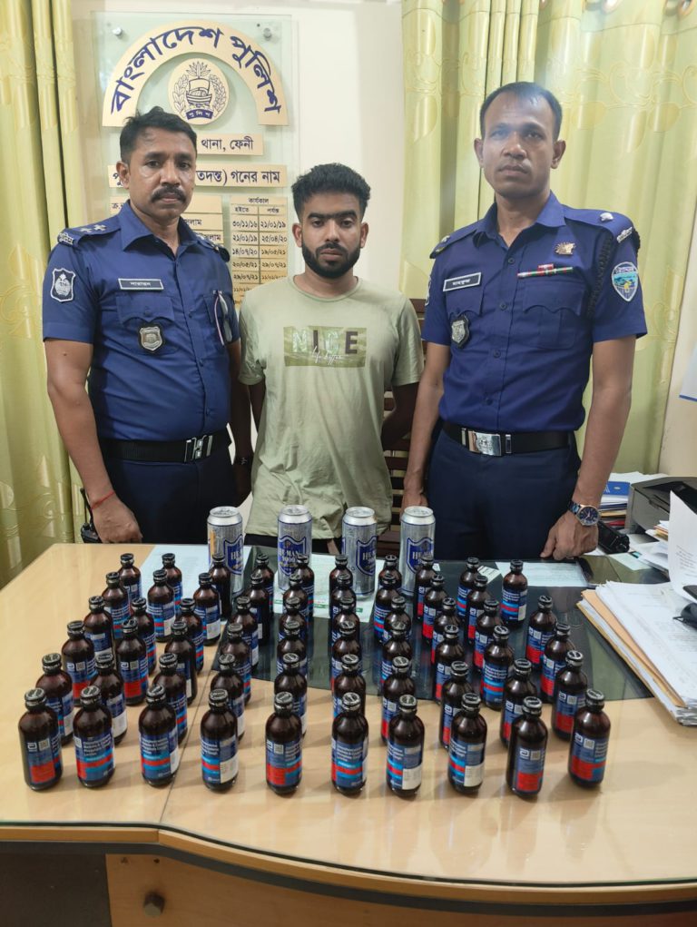 মোটরসাইকেলে মাদকসহ আটক যুবক