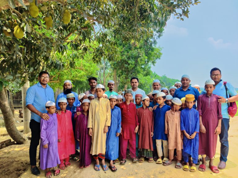 ফেনীতে ৫ শতাধিক কুরআন শিক্ষার্থী পাচ্ছে মৌসুমী ফল