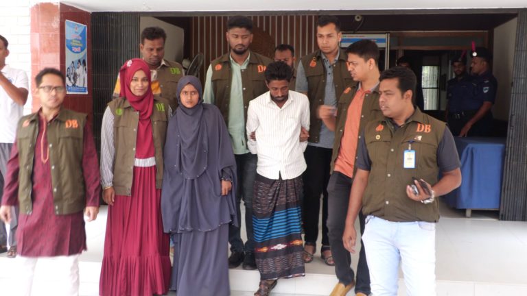 ঘুমন্ত নারীদের নগ্ন ভিডিও ধারণ, প্রেমিকাসহ যুবক গ্রেপ্তার