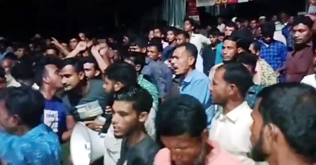 নোয়াখালীতে রামগতির এএসপি ও ওসিকে অবরুদ্ধ করেছে লোকজন