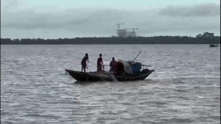 শুরু হল অভয়াশ্রম খ্যাত তেতুলিয়া নদীতে ইলিশ সহ সব ধরনের মাছ শিকার