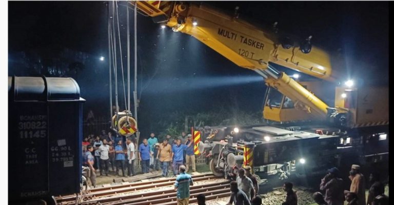 সিরাজগঞ্জ লাইনচ্যুত ট্রেনের বগি উদ্ধার, রেল যোগাযোগ স্বাভাবিক