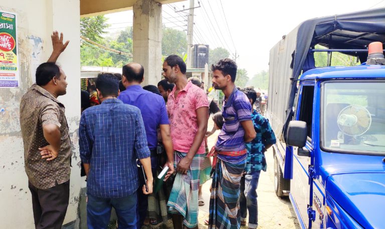 ‘কিছু টাকা রেখে গেলাম, আপনারা কেউ বাচ্চাটাকে দাফন করুন’