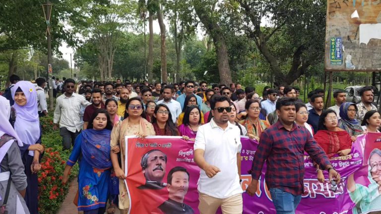 জাবিতে ছাত্রলীগের আনন্দ শোভাযাত্রা