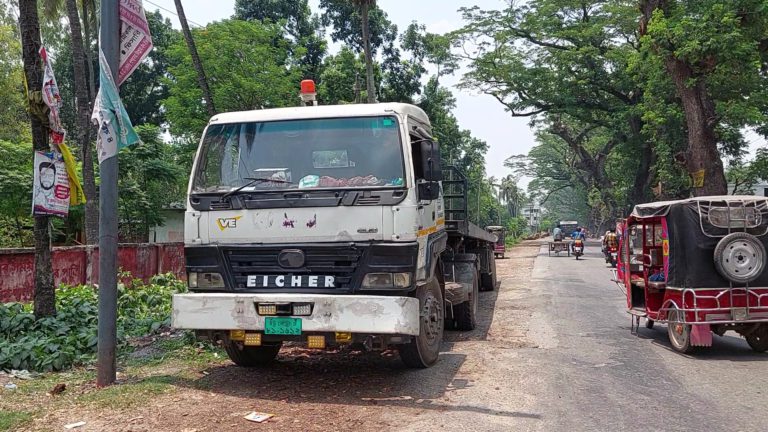 ঝিনাইদহে লরি চাপায় যুবক নিহত