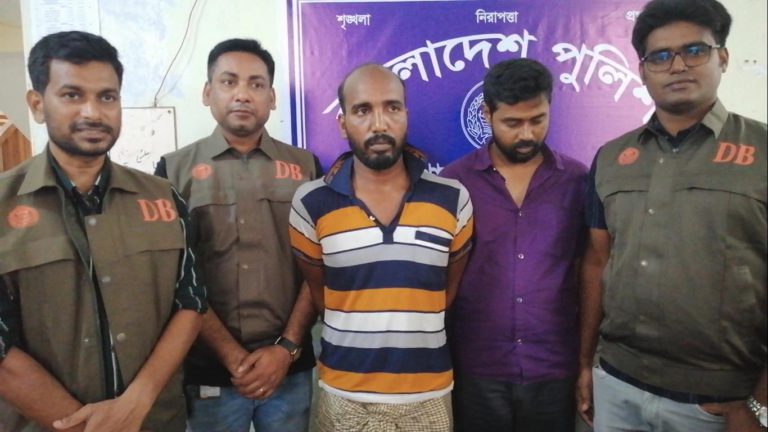 চুরি হওয়া নগদ টাকা, মোবাইল ও স্বর্ণালঙ্কার উদ্ধার, গ্রেপ্তার ২