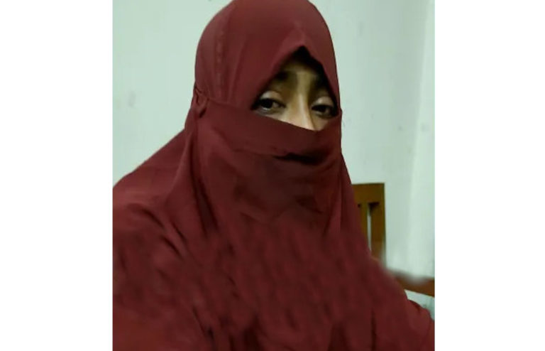রাণীনগরে বিয়ের দাবীতে শিক্ষার্থীর অনশন