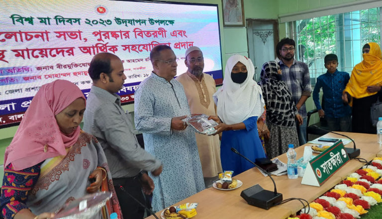 সাতক্ষীরায় বিশ্ব মা দিবস উপলক্ষে আলোচনা সভা ও আর্থিক সহযোগিতা প্রদান