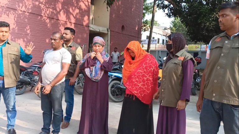 নারী দিয়ে ফাঁদ পেতে অশ্লীল ভিডিও ধারণ, গ্রেপ্তার তিন