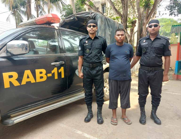 কুমিল্লায় বকশিশের ১০০ টাকা নিয়ে দ্বন্দ্বে সহকর্মীকে খুন