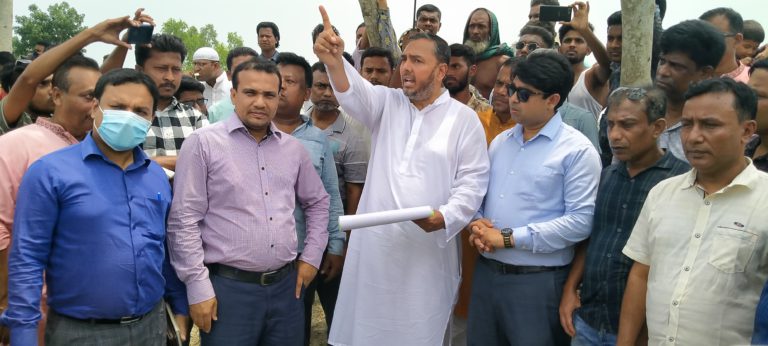 টাঙ্গাইলে যমুনা নদী ভাঙ্গন পরিদর্শন করেছেন স্থানীয় সংসদ সদস্য